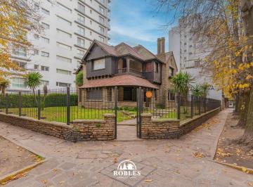 Local comercial · 588m² · Chalet de Patrimonio Histórico, en Estratégica Esquina de Zona Güemes.