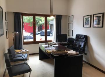 Oficina comercial · 214m² · Chalet Para Uso Profesional - Comercial, en Esquina del Macrocentro.