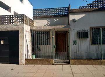 Casa · 60m² · 3 Ambientes · 1 Cochera · Casa de 2 Dorm. Garage. - Banfield E.