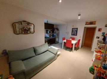 Departamento de 2 ambientes, Lanús · Semipiso 2 Amb. con 2 Balcones y Cochera Cubierta en Lanus Oeste