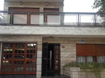 Casa · 200m² · 4 Ambientes · 1 Cochera · Hermosa y Amplia Casa Zona Sur