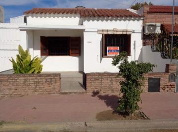 Foto · Barrio Villa Cabrera - Casa de 2 Dorm., Amplia y Luminosa con Patio y Jardín
