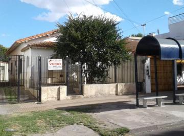 Casa de 4 ambientes, Berazategui · Chalet en Berazategui. Posibilidad de Emprendimiento Inmobiliario.