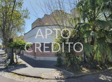 Casa · 120m² · 4 Ambientes · 1 Cochera · Casa - Banfield Oeste