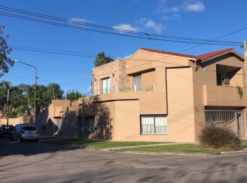 Casa · 330m² · 4 Ambientes · 1 Cochera · Hermosa Casa 4 Ambientes con Parque y Piscina en Venta - Ituzaingó Norte