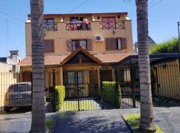 Casa · 90m² · 4 Ambientes · 1 Cochera · En Venta en Martin Coronado: Excelente Triplex de 4 Ambientes con Tres Baños; Cochera Descubierta; F