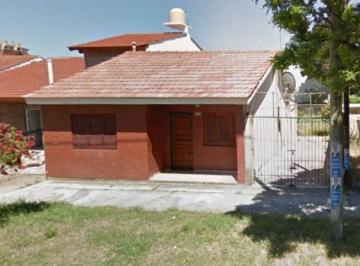 Casa de 3 ambientes, Santa Teresita · Casa Al Frente de 3 Ambientes Sobre Lote de 10 X 30 con Patio