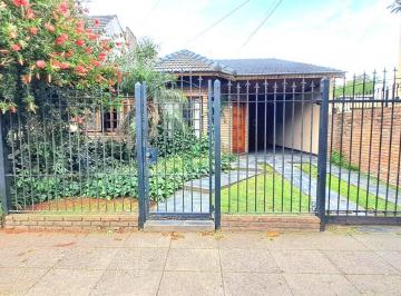 Casa de 4 ambientes, Morón · Chalet en Venta en Castelar Norte