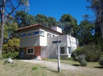 Casa · 205m² · 4 Dormitorios · 1 Cochera · Casa en Venta Zona Norte