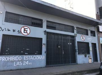 Bodega-Galpón de 5 ambientes, Lomas de Zamora · Excelente Galpón con Doble Entrada!