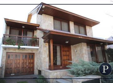Casa · 430m² · 5 Ambientes · 2 Cocheras · Chalet 5 Ambientes en San Carlos