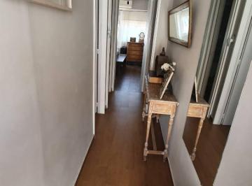 Departamento de 4 ambientes, Lomas de Zamora · Muy Buena Ubicación!5 Ambientes + 2 Cocheras - Bajísimas Expensas Permuta Mayor Valor!