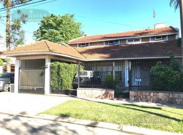 Casa · 270m² · 5 Dormitorios · 1 Cochera · Casa - Adrogue