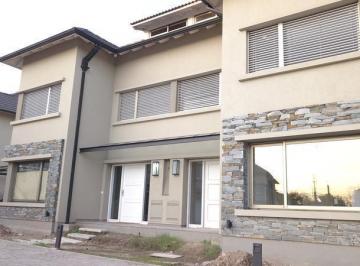 Casa · 220m² · 4 Ambientes · 2 Cocheras · Casa - Lomas de Zamora Oeste