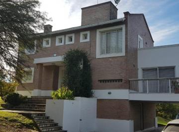 Casa · 350m² · 3 Ambientes · 4 Cocheras · Casa Venta Villa Allende