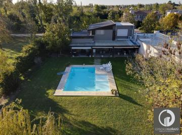 Casa · 205m² · 6 Ambientes · 3 Cocheras · Casa Venta 4 Dorm. Jardin Piscina Hostal del Sol Fisherton Rosario