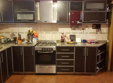 Casa · 230m² · 2 Ambientes · 1 Cochera · Casa Venta - a Reciclar - Apto Credito - 3Dorm. - 2 Baños