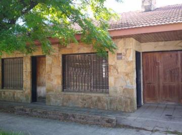 Casa · 167m² · 4 Ambientes · 1 Cochera · Chalet de 3 Dorm, 2 Baños, Garage Cubierto y Fondo Libre. - L. de Zamora