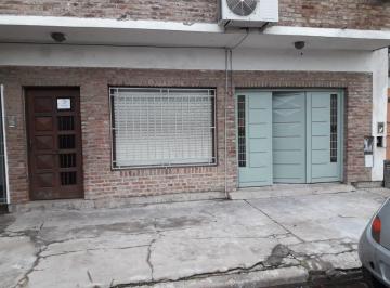 PH de 3 ambientes, Lanús · PH Al Frente de 3 Ambiente. con Cochera y Pequeño Patio!