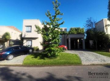 Casa · 260m² · 5 Ambientes · Casa en Venta: Altos del Sol: 6 Ambientes: 600 m²