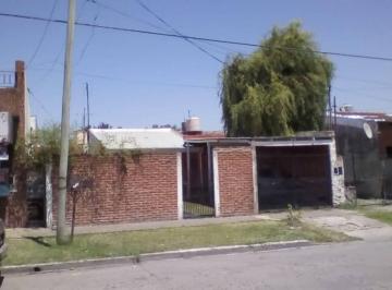 Casa de 4 ambientes, Lomas de Zamora · Casa Para 2 Familias en Venta