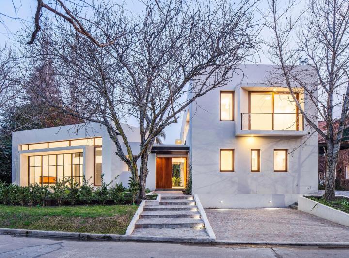 Casa · 525m² · 5 Ambientes · 2 Cocheras