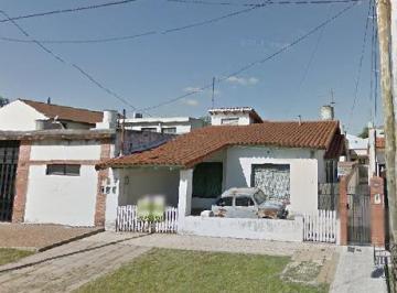 Casa · 70m² · 4 Ambientes · 1 Cochera · PH - Banfield Este
