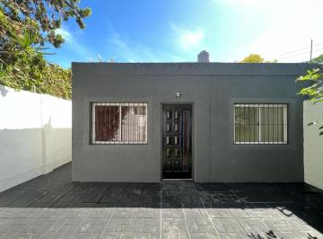 Casa · 80m² · 2 Ambientes · PH Al Fondo Reciclado en Zona Residencial Barrio Malvinas