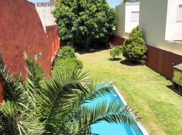 Casa · 235m² · 5 Ambientes · 2 Cocheras · Venta/permuta Excelente Casa 6 Ambientes con Piscina