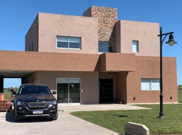 Casa de 4 ambientes, Brandsen · Propiedad con Vista Al Golf – Haras del Sur III