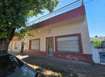 Casa · 60m² · 2 Ambientes · En Venta en El Palomar Casa de 2 Ambientes Al Frente con Patio y Terraza F: 5482