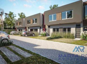 Casa · 70m² · 3 Ambientes · 1 Cochera · Casa Venta Ituzaingo