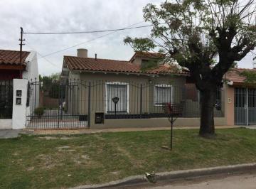 Casa · 80m² · 4 Ambientes · 2 Cocheras · Santa Isabel 458
