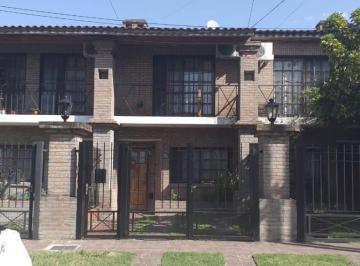 Casa de 3 ambientes, Quilmes · Duplex en Quilmes Este.