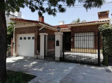 Casa de 3 ambientes, Ituzaingó · Chalet Clásico a Nuevo con Estilo Moderno Ituzaingo Norte
