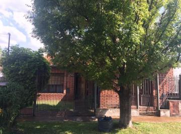 FRENTE · Casa en Venta en Temperley 3 Ambientes