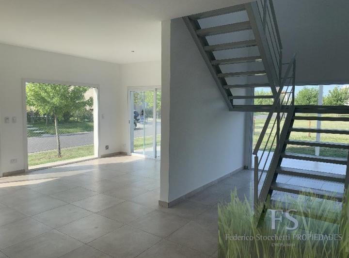 Casa · 192m² · 5 Ambientes · 2 Cocheras