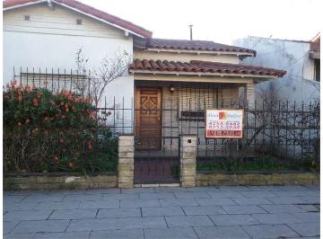 Casa · 80m² · 3 Ambientes · Chalet 3 Amb. Sobre Lote de 8.66 X 20 m