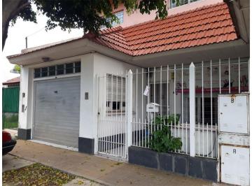 Casa · 170m² · 3 Ambientes · 1 Cochera · Casa Tipo PH, en Planta Baja, con Depto o Quincho. Cochera