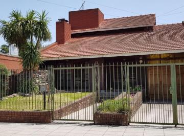Casa · 140m² · 3 Ambientes · 2 Cocheras · Venta de Chalet