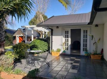 Casa · 200m² · 3 Ambientes · 1 Cochera · Excelente Casa en Venta en El Bosquecillo