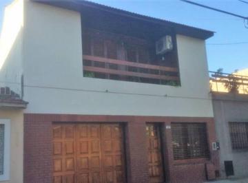 Casa · 120m² · 4 Ambientes · 1 Cochera · Chalet 4 Ambientes en Alquiler en Ramos Mejia