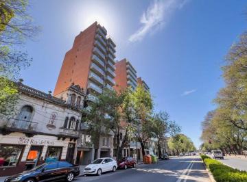 Imagen 1 - Amplio semipiso de 2 dormitorios con patio exclusivo. - · Amplio Semipiso de 2 Dorm. con Patio Exclusivo.