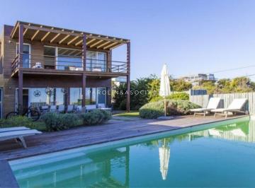 Foto1 · Casa de 3 Dorm. en Venta en Manantiales, Punta del Este.