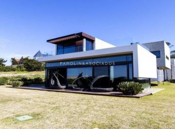 Foto1 · Casa de 4 Dorm. en Venta en Manantiales, Punta del Este.