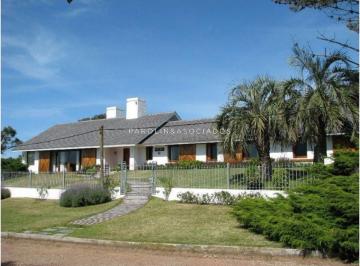 Foto1 · Hermosa Casa en Venta de 3 Dorm. en Playa Brava, Punta del Este.