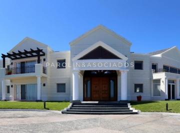 Foto1 · Casa en Venta de 5 Dorm. en Primera Linea Playa Mansa, Punta del Este.
