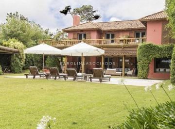 Foto1 · Casa de 9 Dorm. en La Barra, Punta del Este