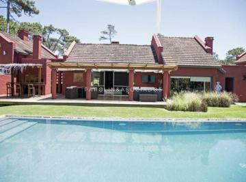 Foto1 · Casa en Venta de 4 Dorm. en Punta del Este.