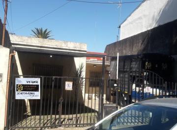 Casa · 170m² · 6 Ambientes · 2 Cocheras · Balcarce 200 - 2 Casas - Lote 260 m - V. Martelli - Vende